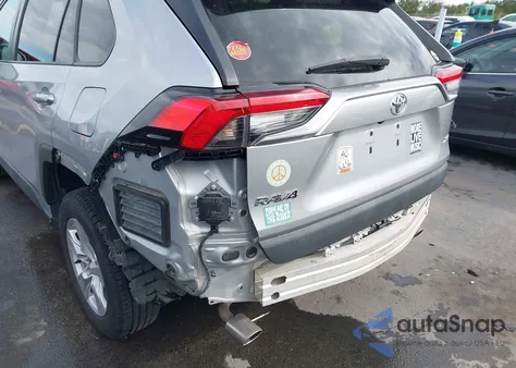 2021 Toyota Rav4 Xle z USA, uszkodzony, nr VIN 2T3W1RFV6MW113841